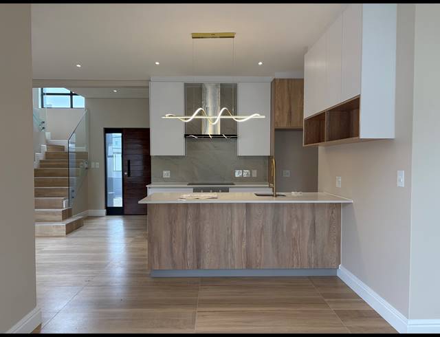 4 BEDROOM HOUSE FOR SALE IN SANDOWN